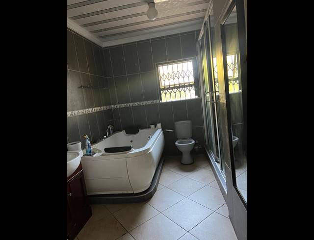 6 BEDROOM HOUSE FOR SALE IN SIBASA
